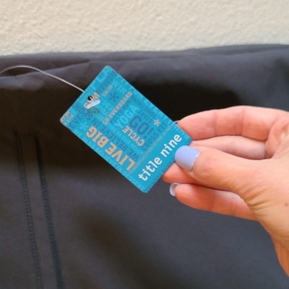 Title nine skirt size 4 gray - Picture 3 of 5